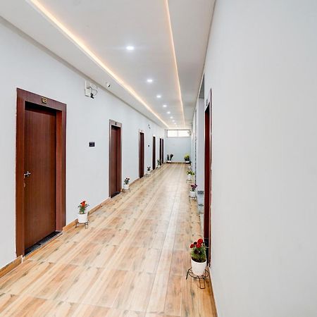 Hotel Vibe Blu- Varanasi Ngoại thất bức ảnh