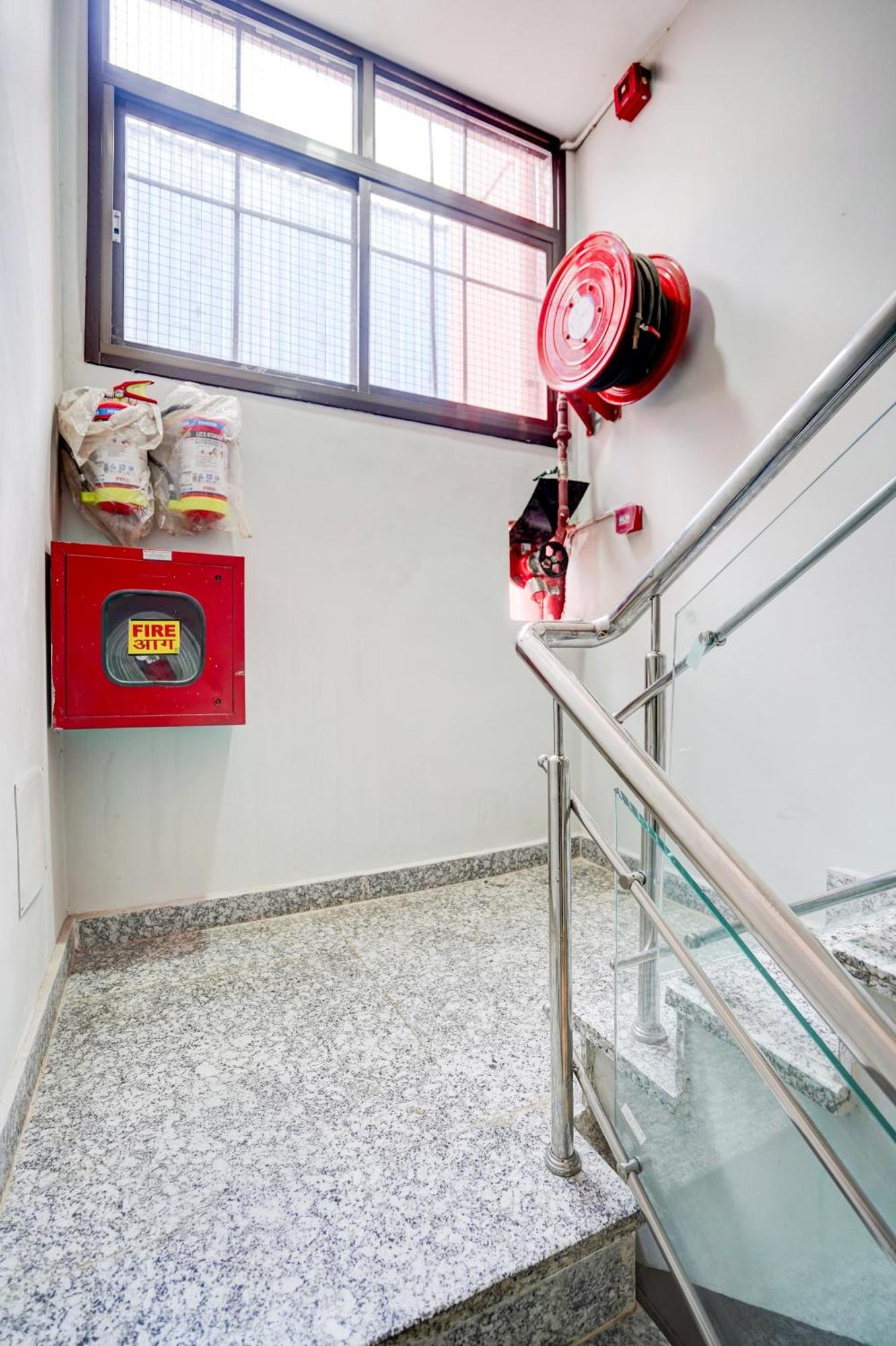 Hotel Vibe Blu- Varanasi Ngoại thất bức ảnh