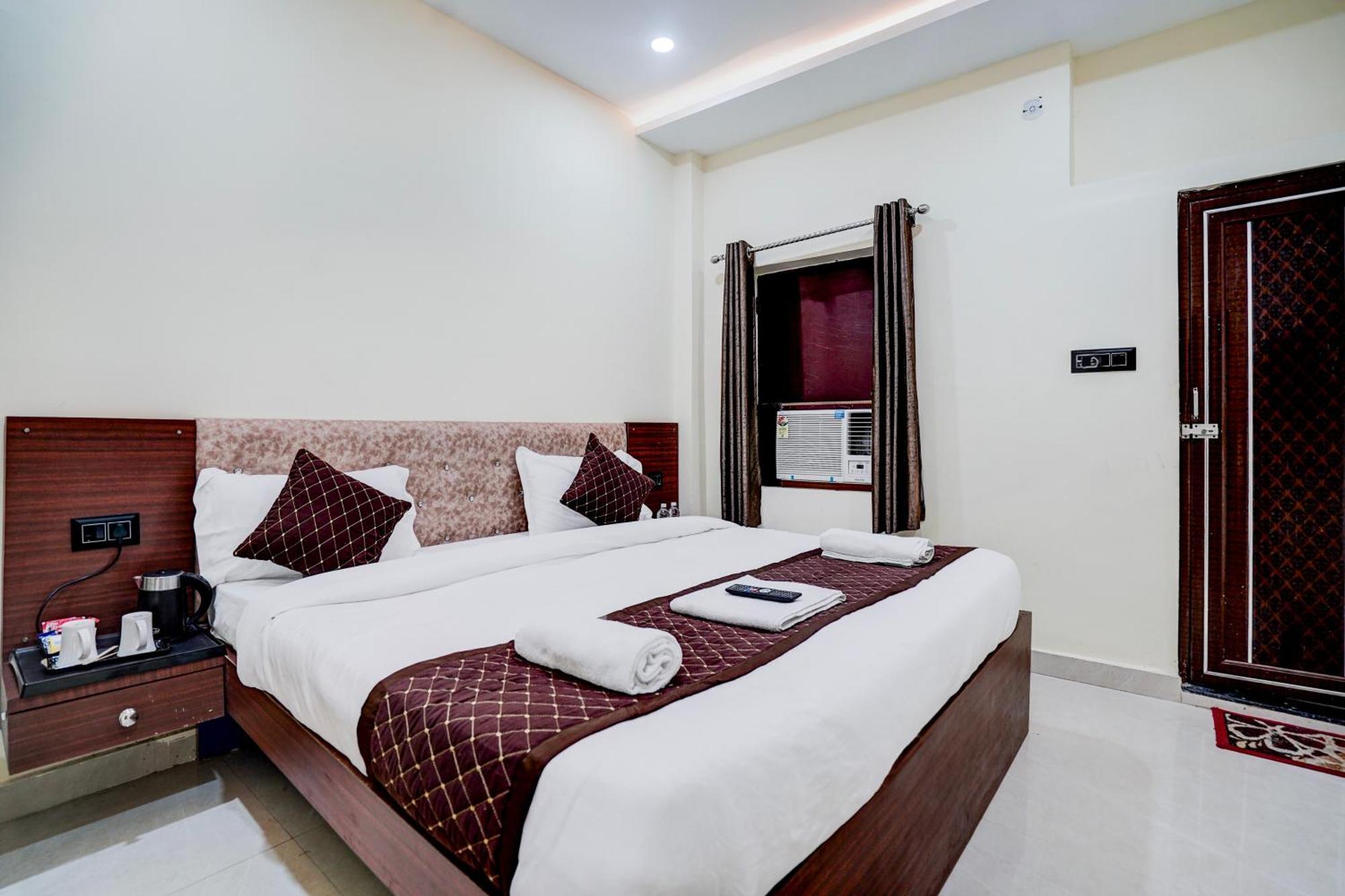 Hotel Vibe Blu- Varanasi Ngoại thất bức ảnh