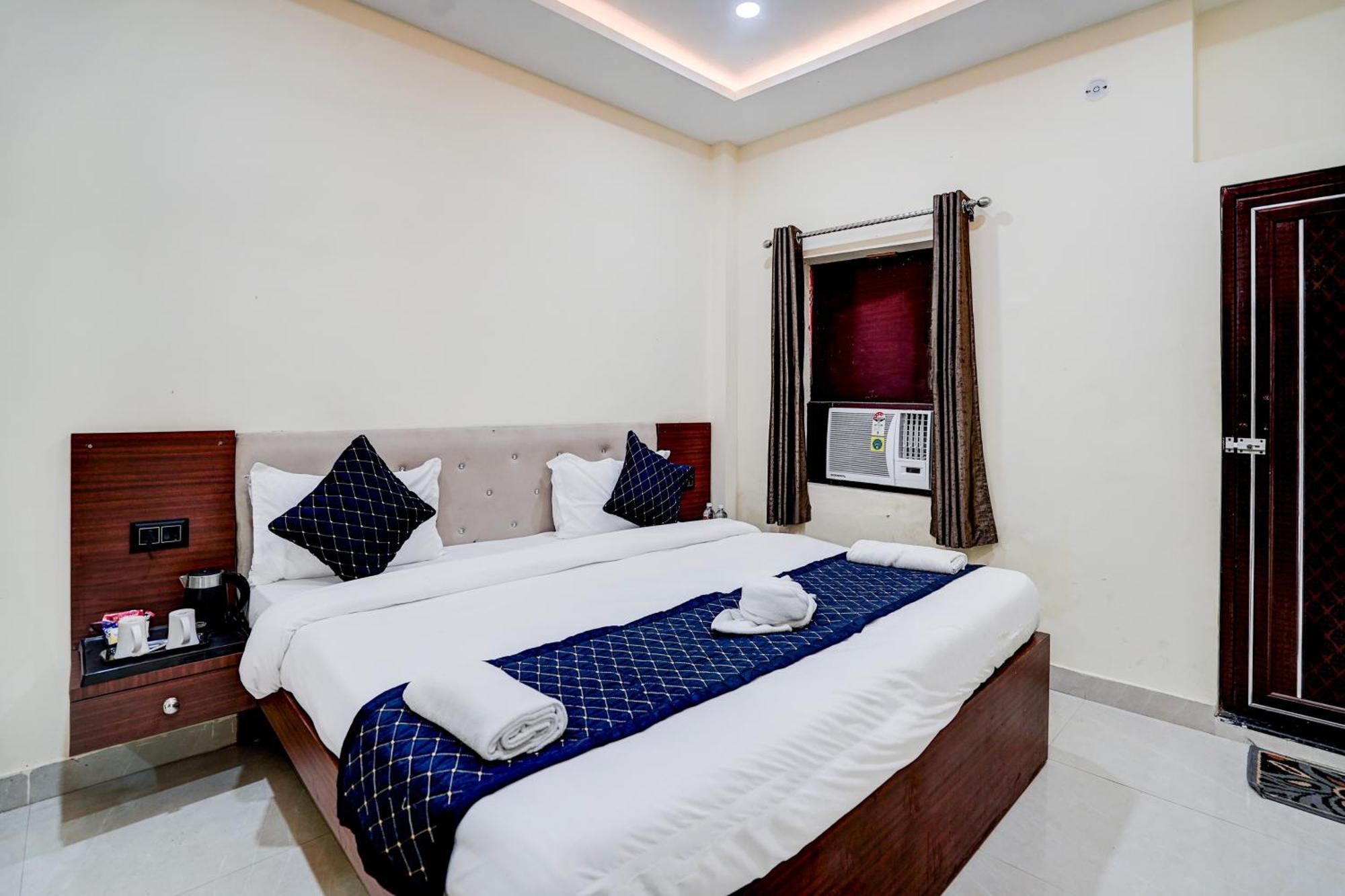 Hotel Vibe Blu- Varanasi Ngoại thất bức ảnh