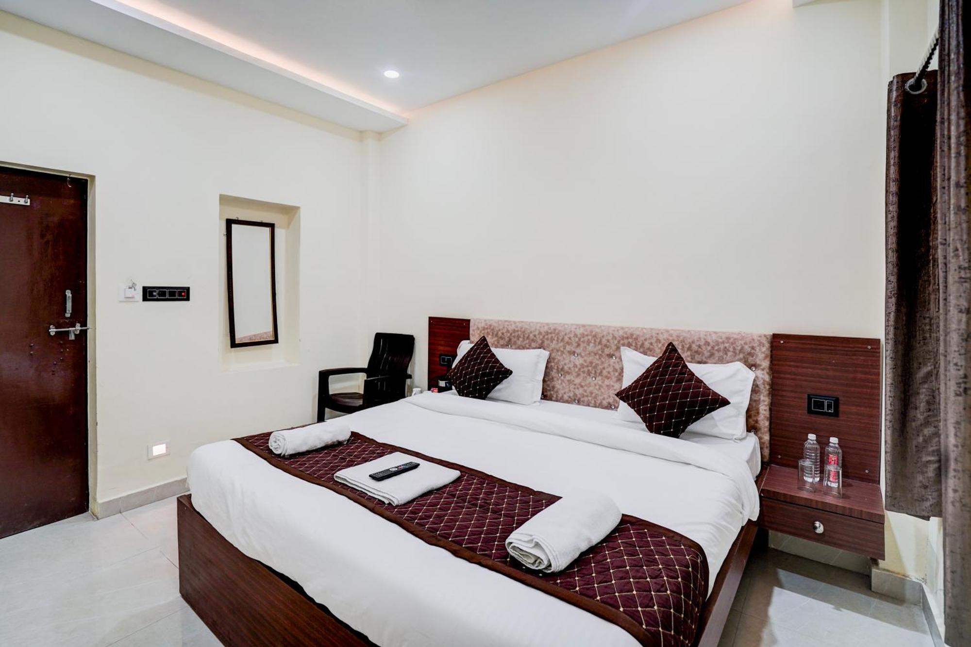 Hotel Vibe Blu- Varanasi Ngoại thất bức ảnh