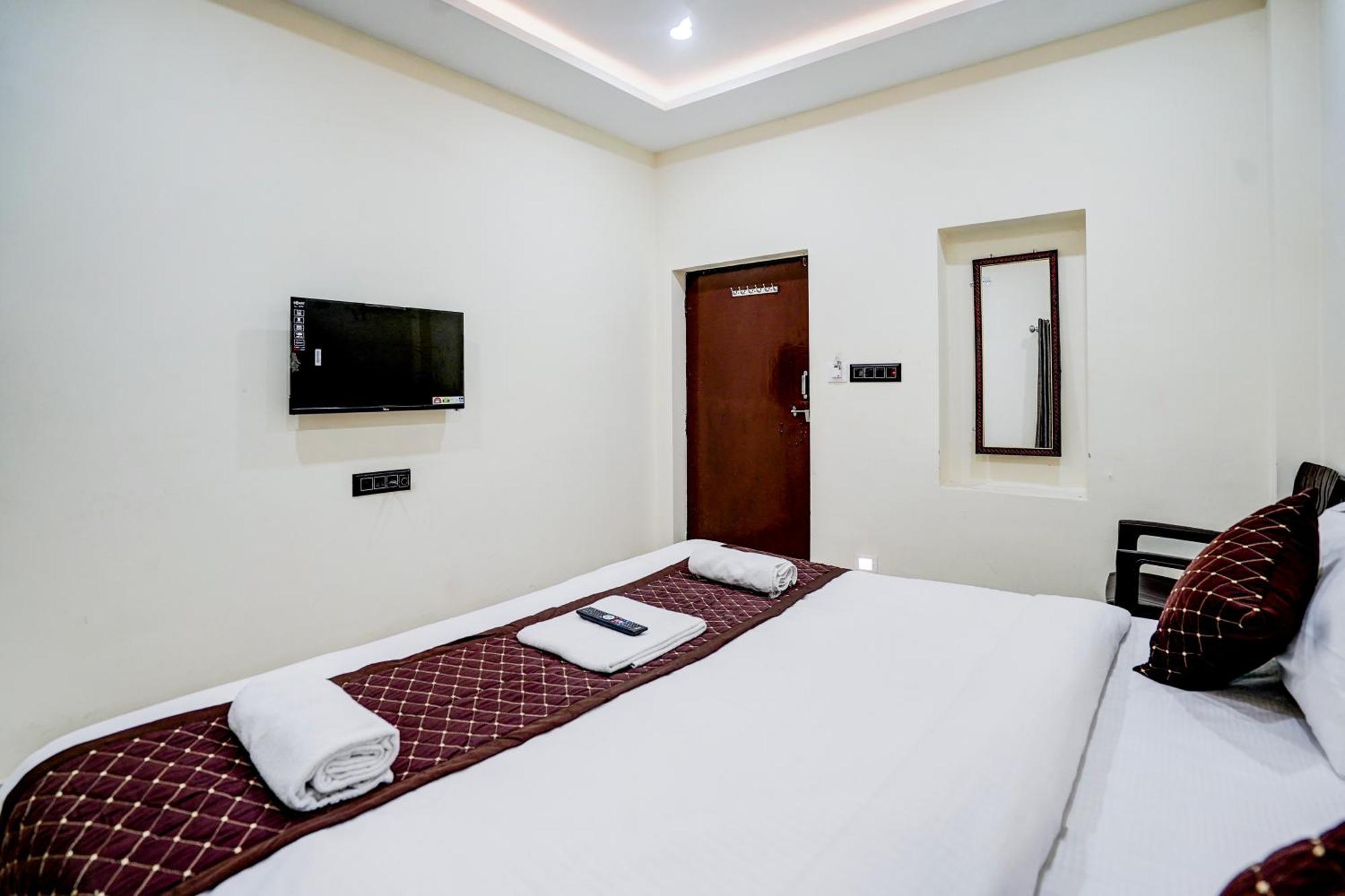 Hotel Vibe Blu- Varanasi Ngoại thất bức ảnh