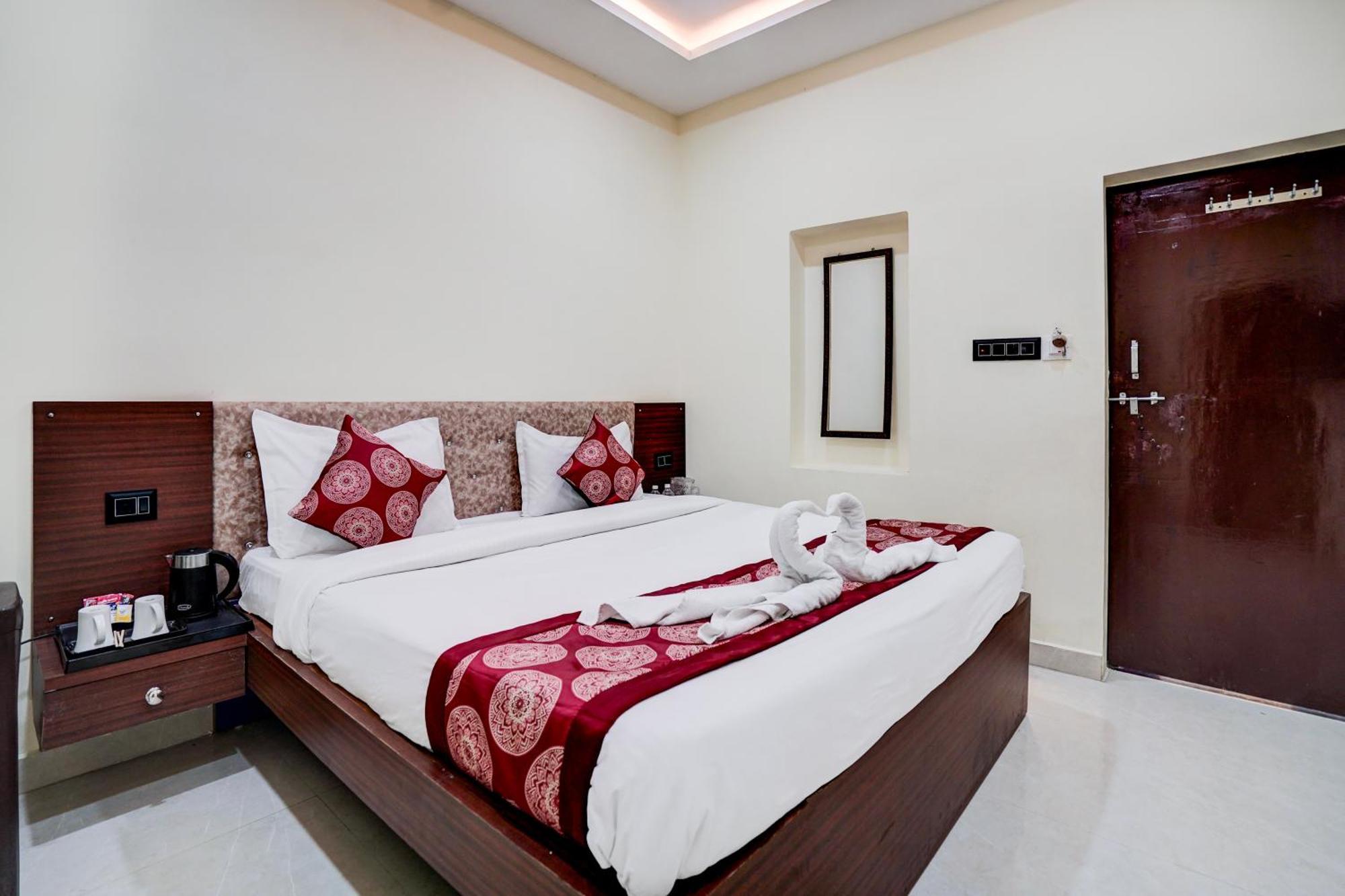 Hotel Vibe Blu- Varanasi Ngoại thất bức ảnh