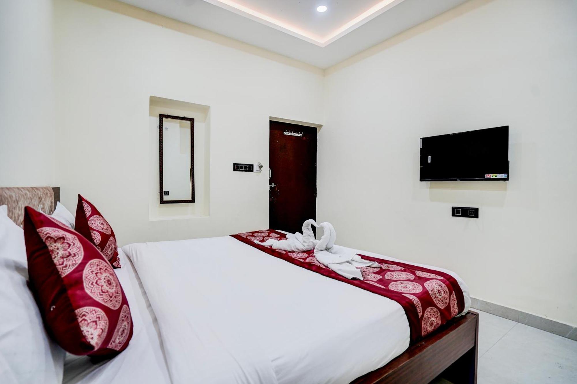 Hotel Vibe Blu- Varanasi Ngoại thất bức ảnh