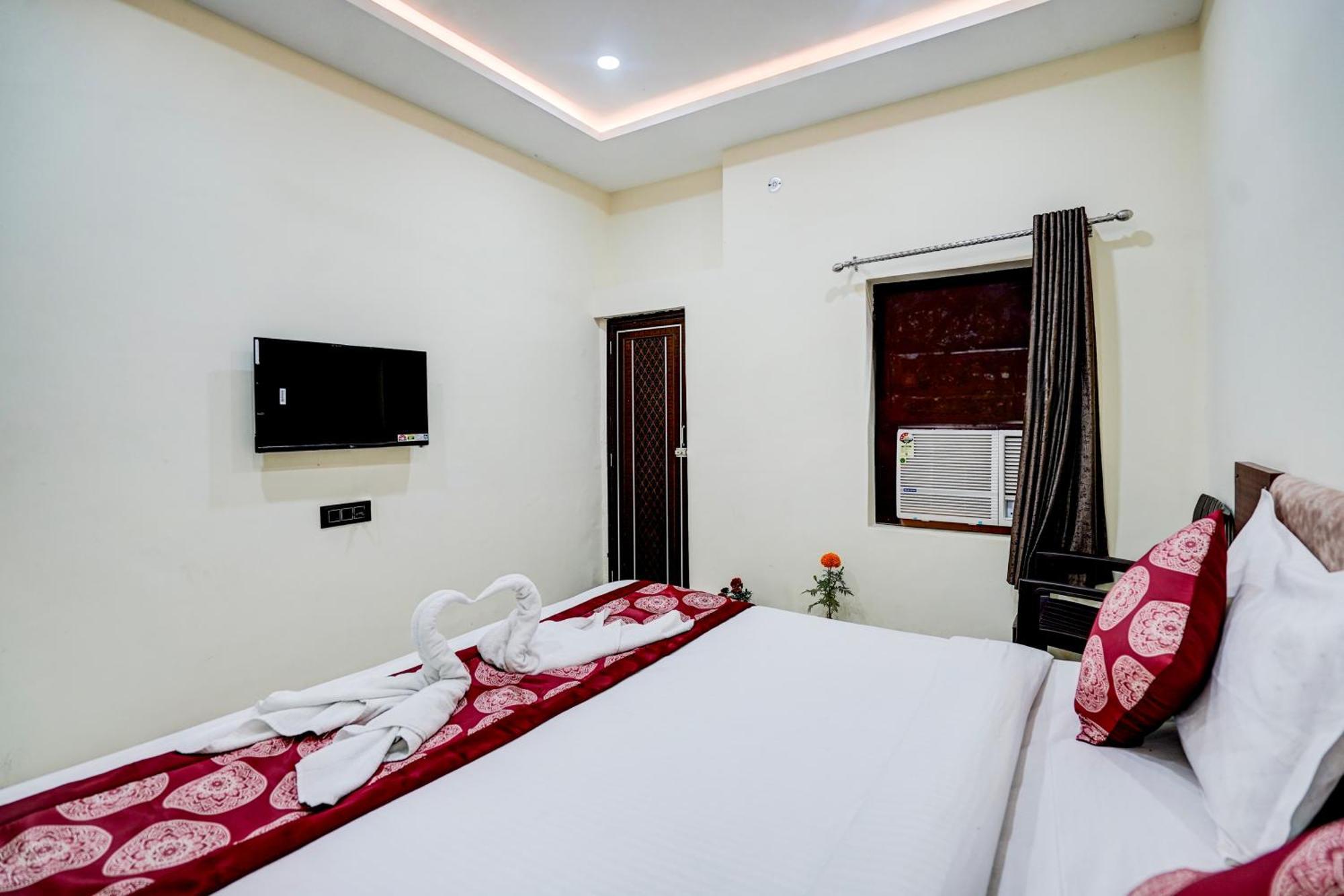 Hotel Vibe Blu- Varanasi Ngoại thất bức ảnh