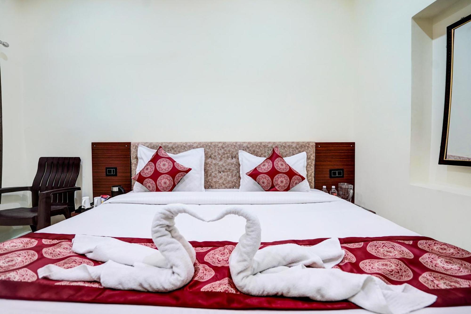 Hotel Vibe Blu- Varanasi Ngoại thất bức ảnh