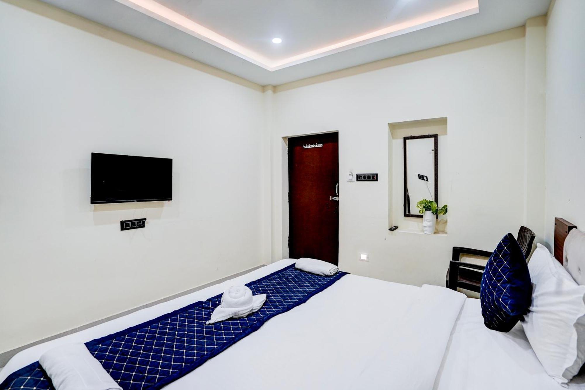 Hotel Vibe Blu- Varanasi Ngoại thất bức ảnh