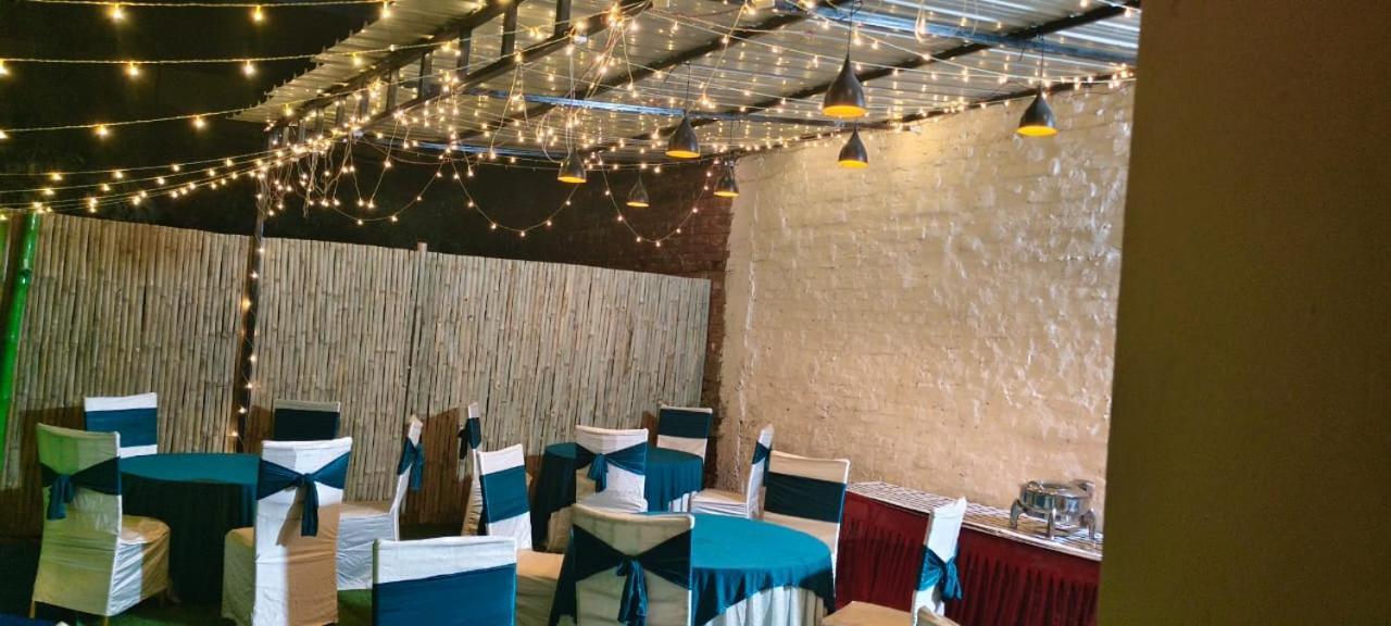 Hotel Vibe Blu- Varanasi Ngoại thất bức ảnh