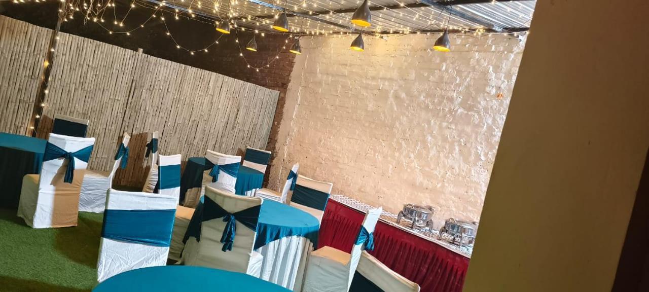 Hotel Vibe Blu- Varanasi Ngoại thất bức ảnh
